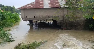 খোয়াই নদীর বাঁধ ভেঙে ২৫ গ্রামের বেশি প্লাবিত; অবৈধ বালু উত্তোলনকে দায়ী স্থানীয়দের